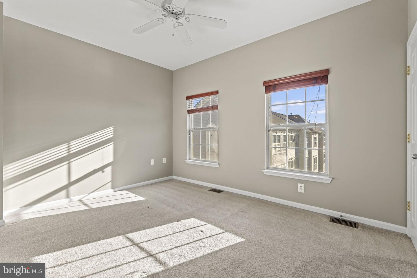 21813 Kelsey Square photo 15