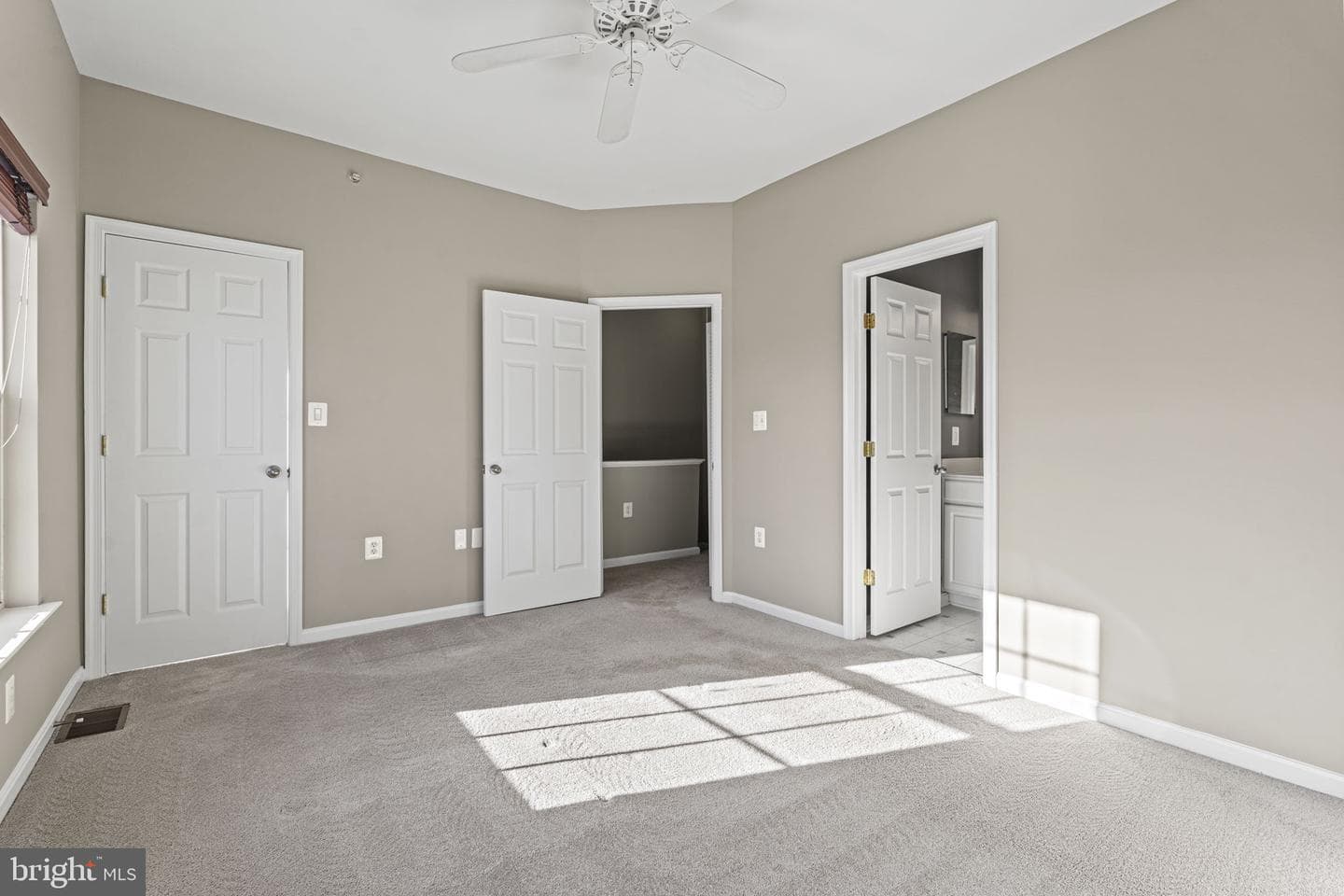 21813 Kelsey Square photo 16