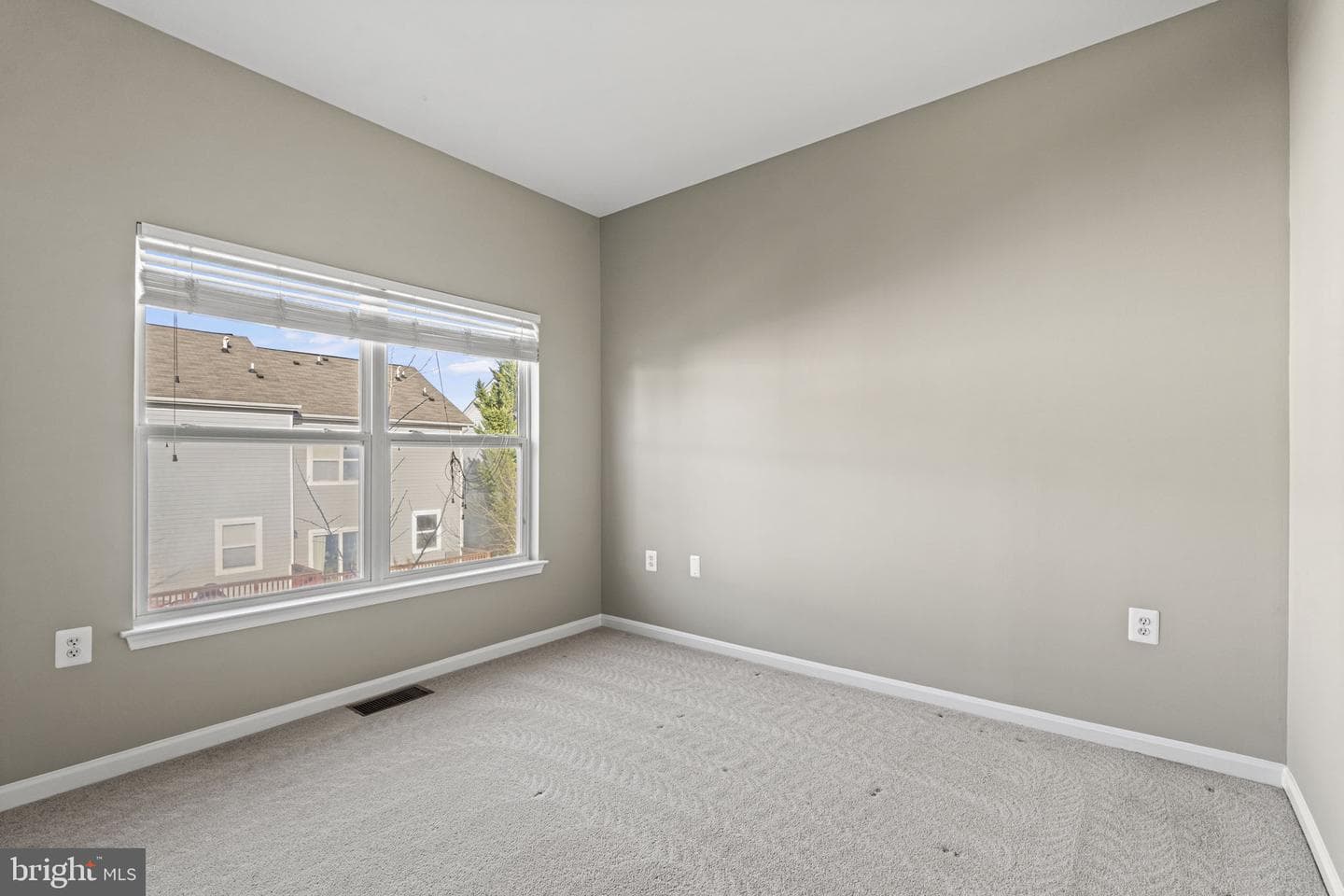 21813 Kelsey Square photo 19