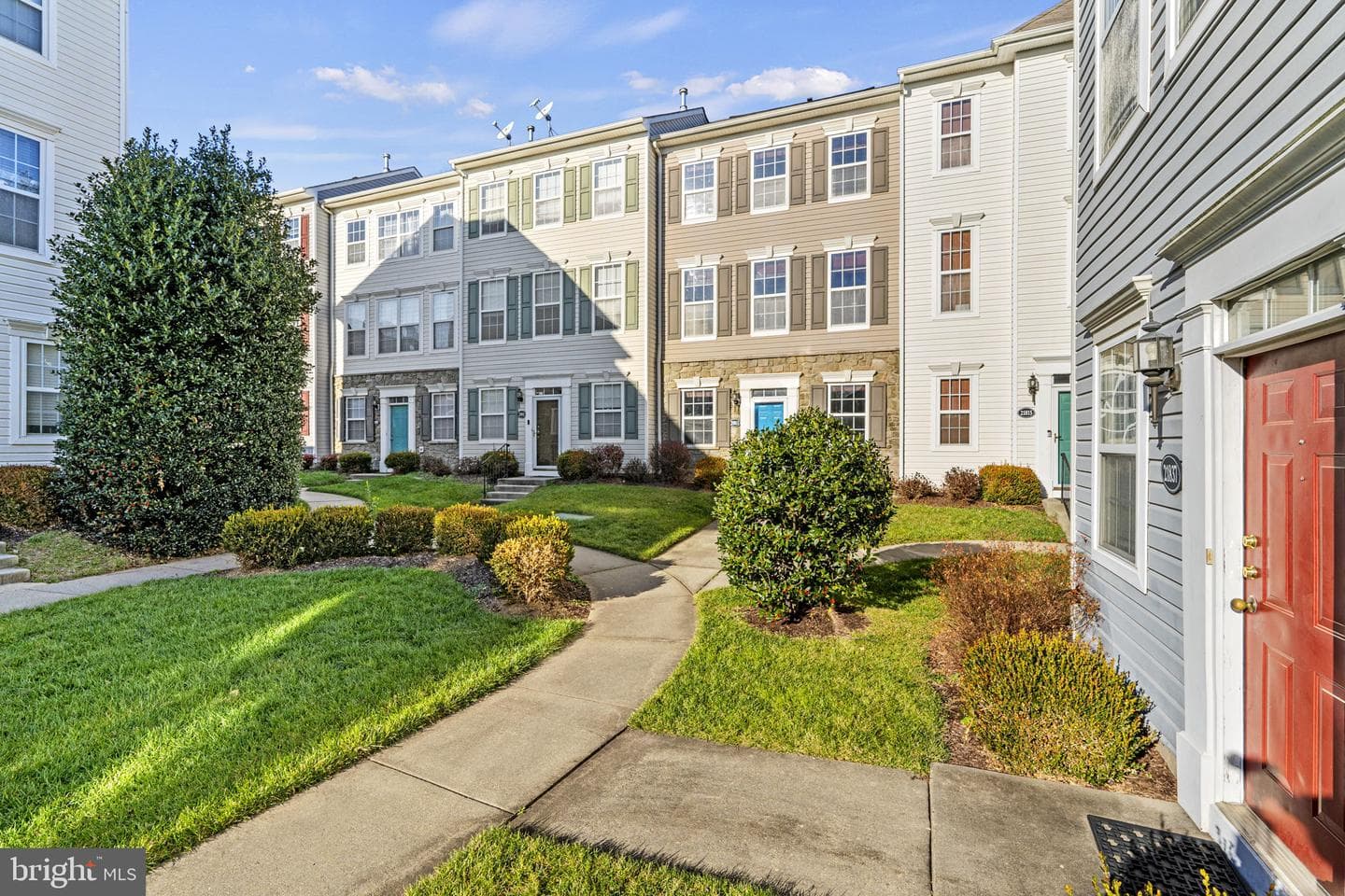 21813 Kelsey Square photo 3