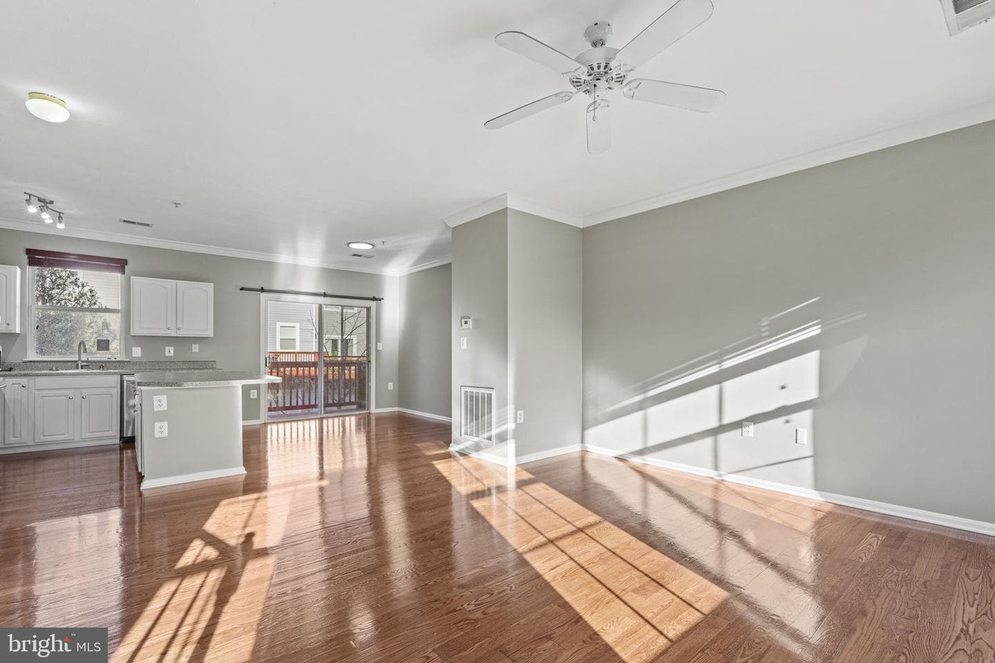 21813 Kelsey Square photo 5