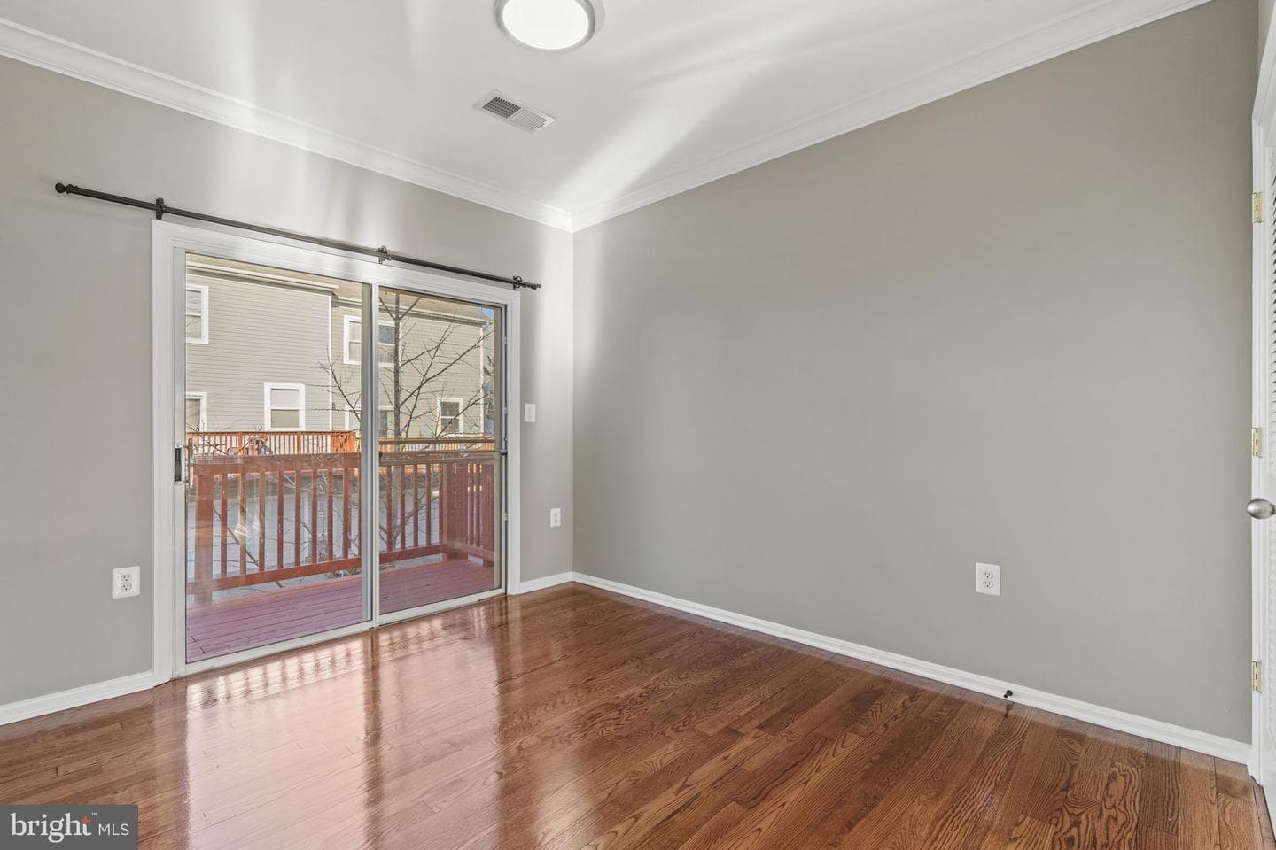 21813 Kelsey Square photo 8