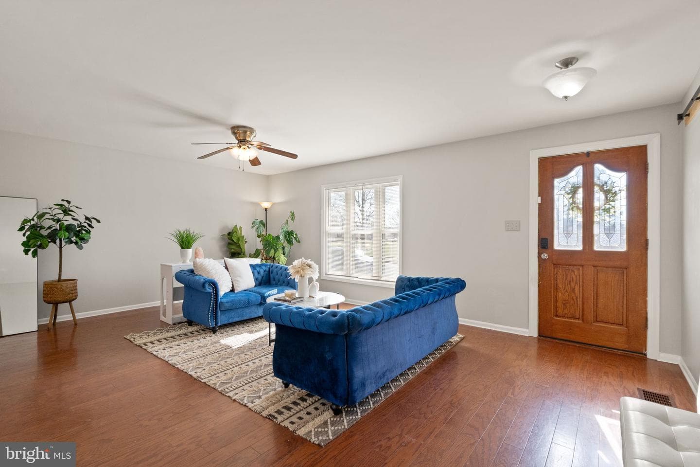 314 W Juniper Avenue photo 6