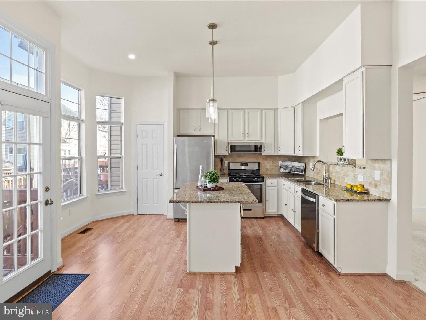 20555 Warburton Bay Square photo 12