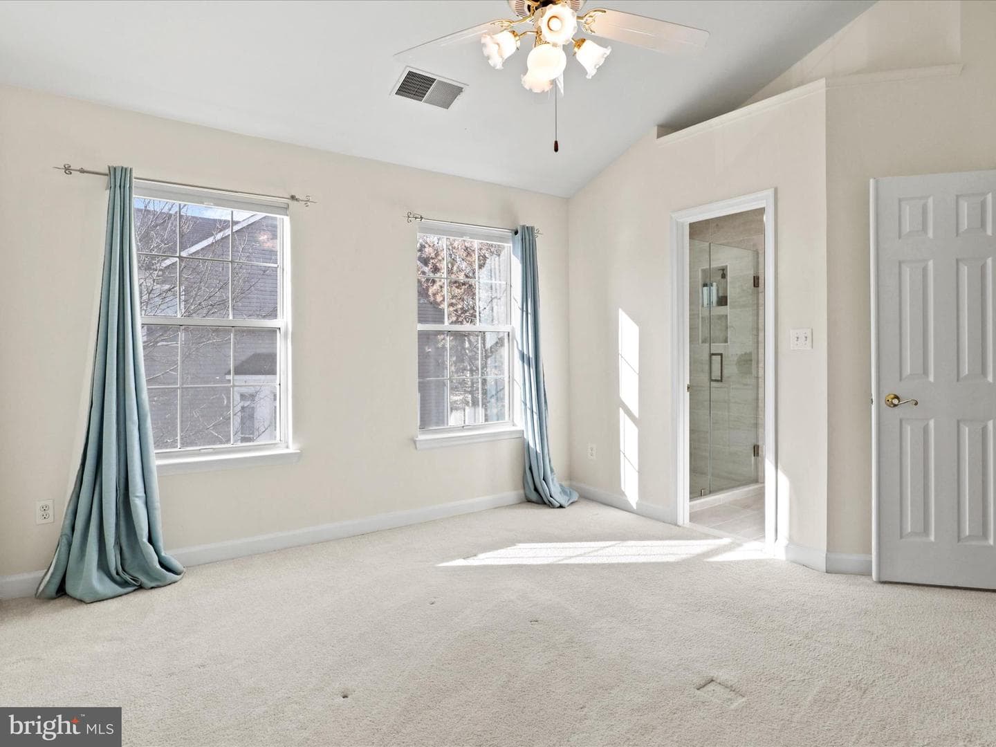 20555 Warburton Bay Square photo 18