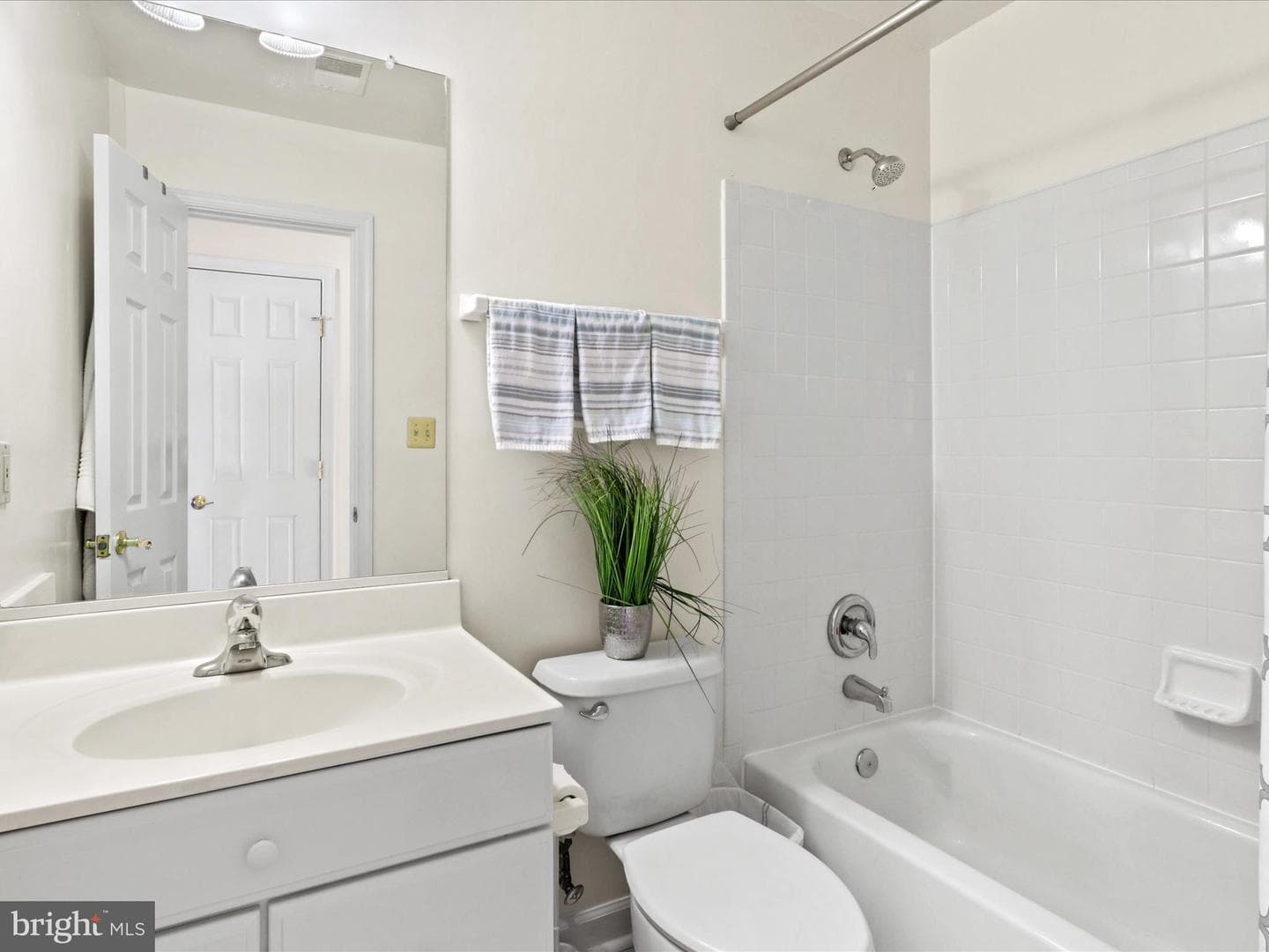 20555 Warburton Bay Square photo 26