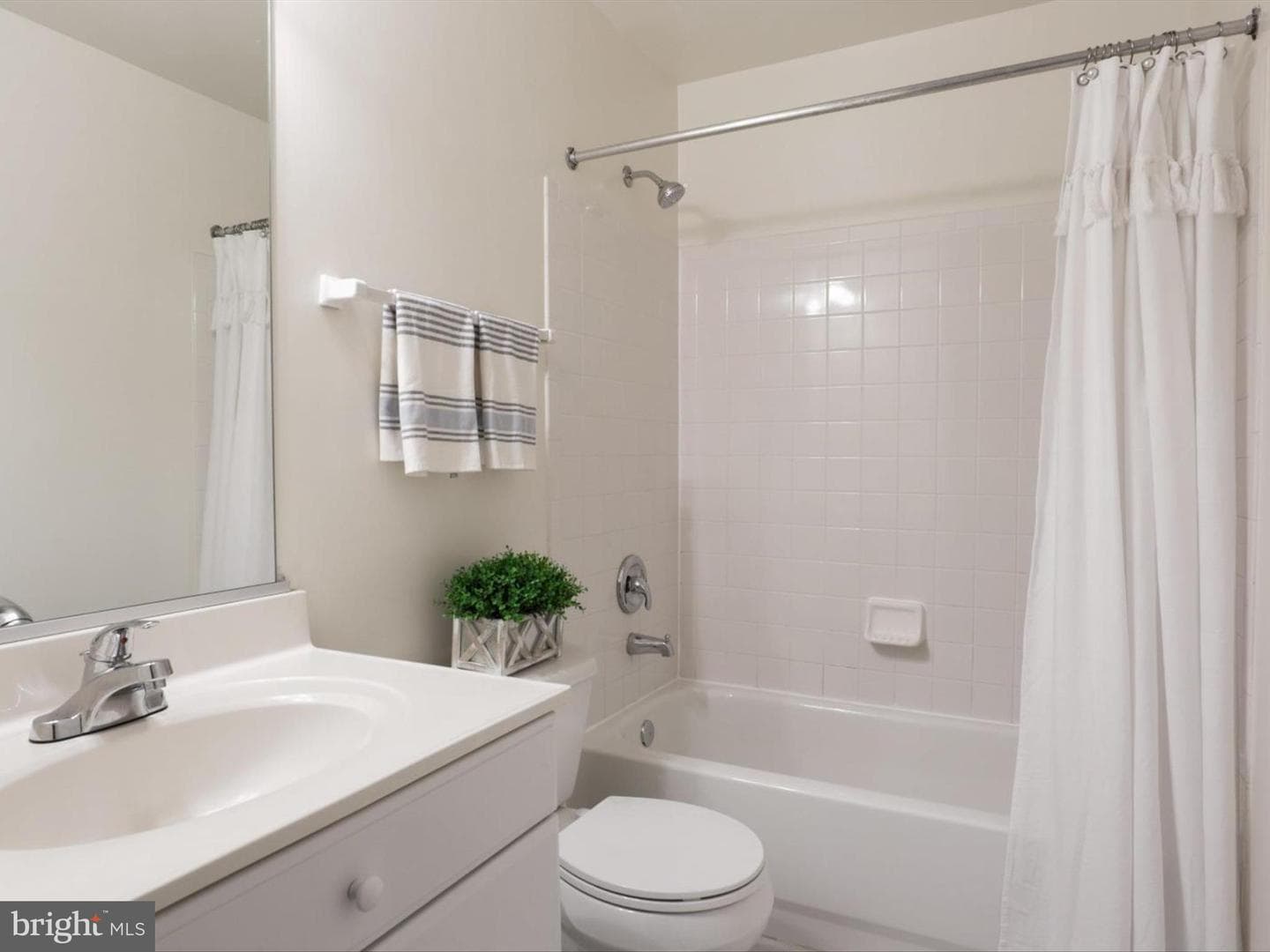 20555 Warburton Bay Square photo 31