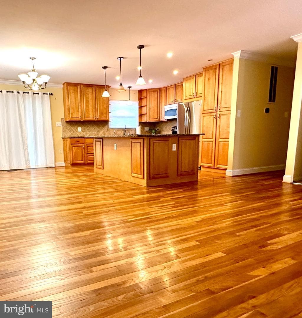 306 Dupont Street photo 5
