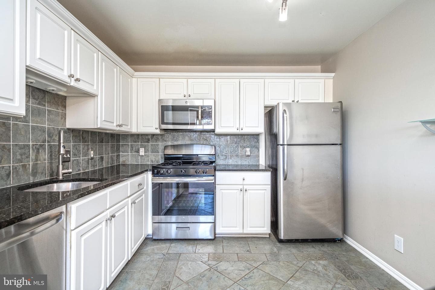 21841 Baldwin Square #301 photo 7