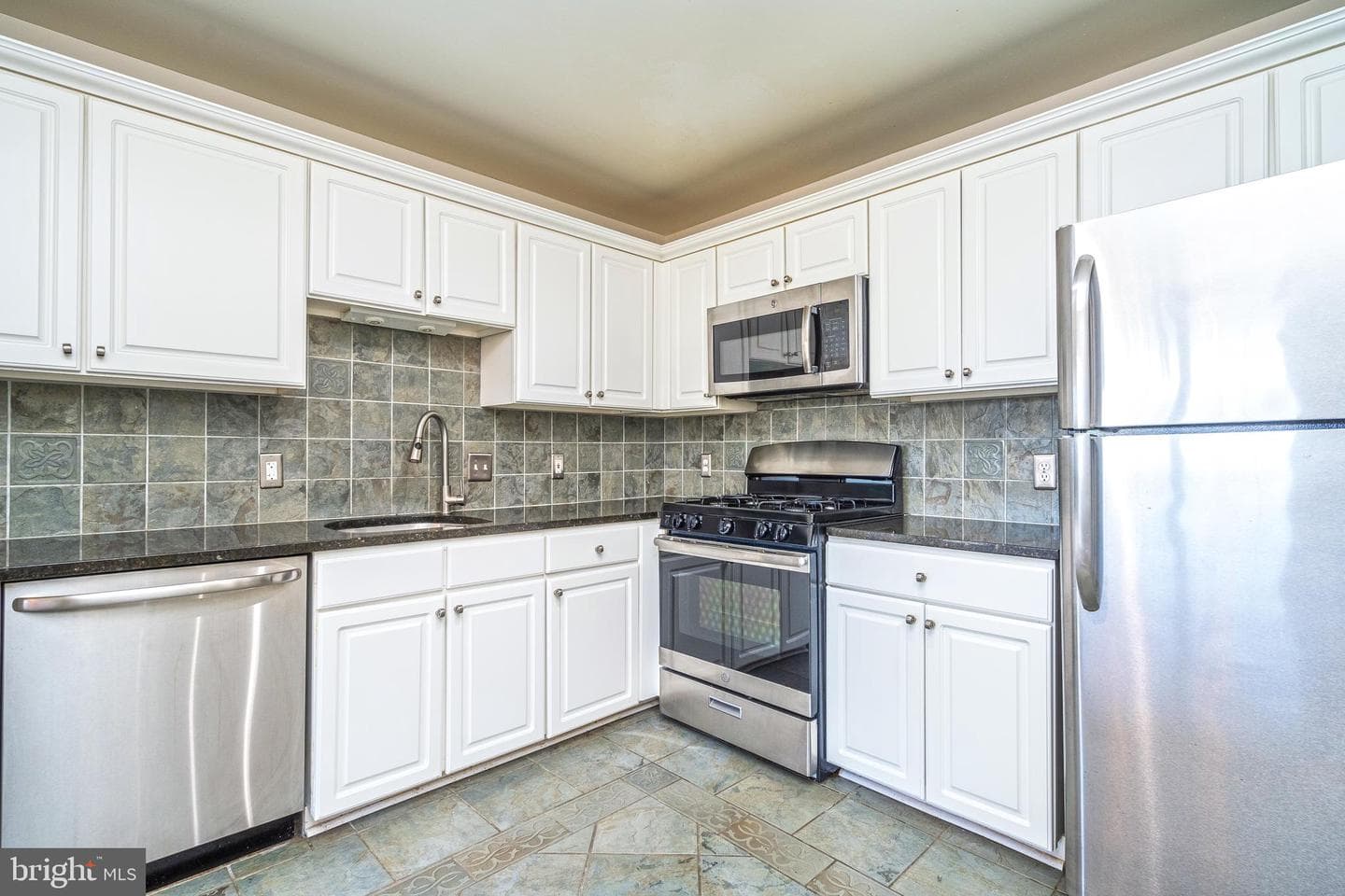 21841 Baldwin Square #301 photo 8