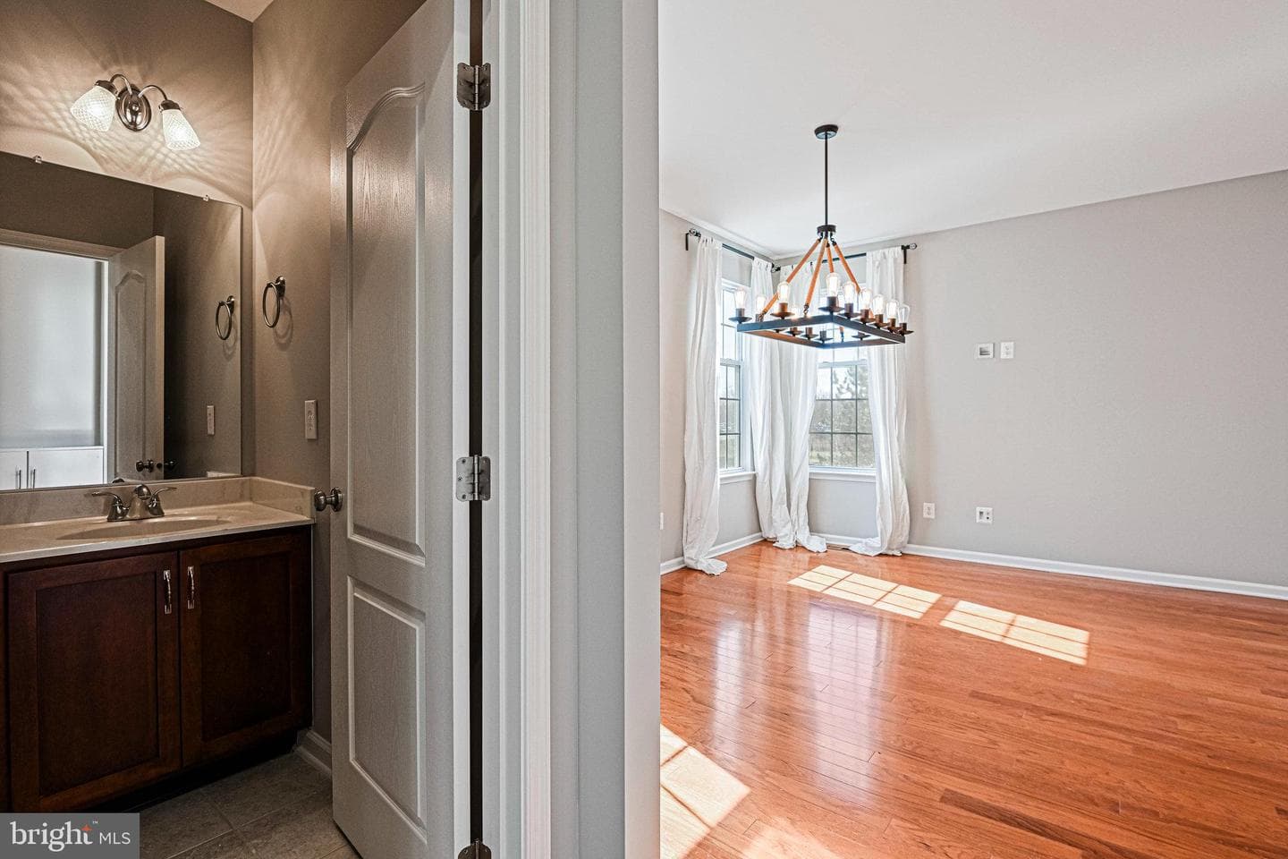 25663 America Square photo 11
