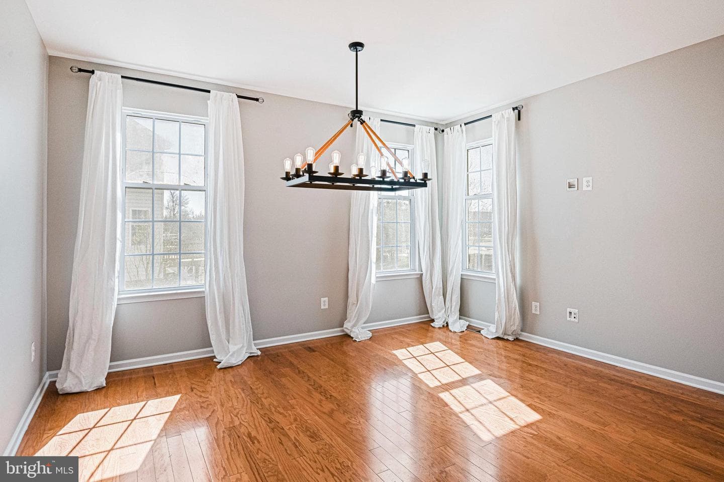 25663 America Square photo 13