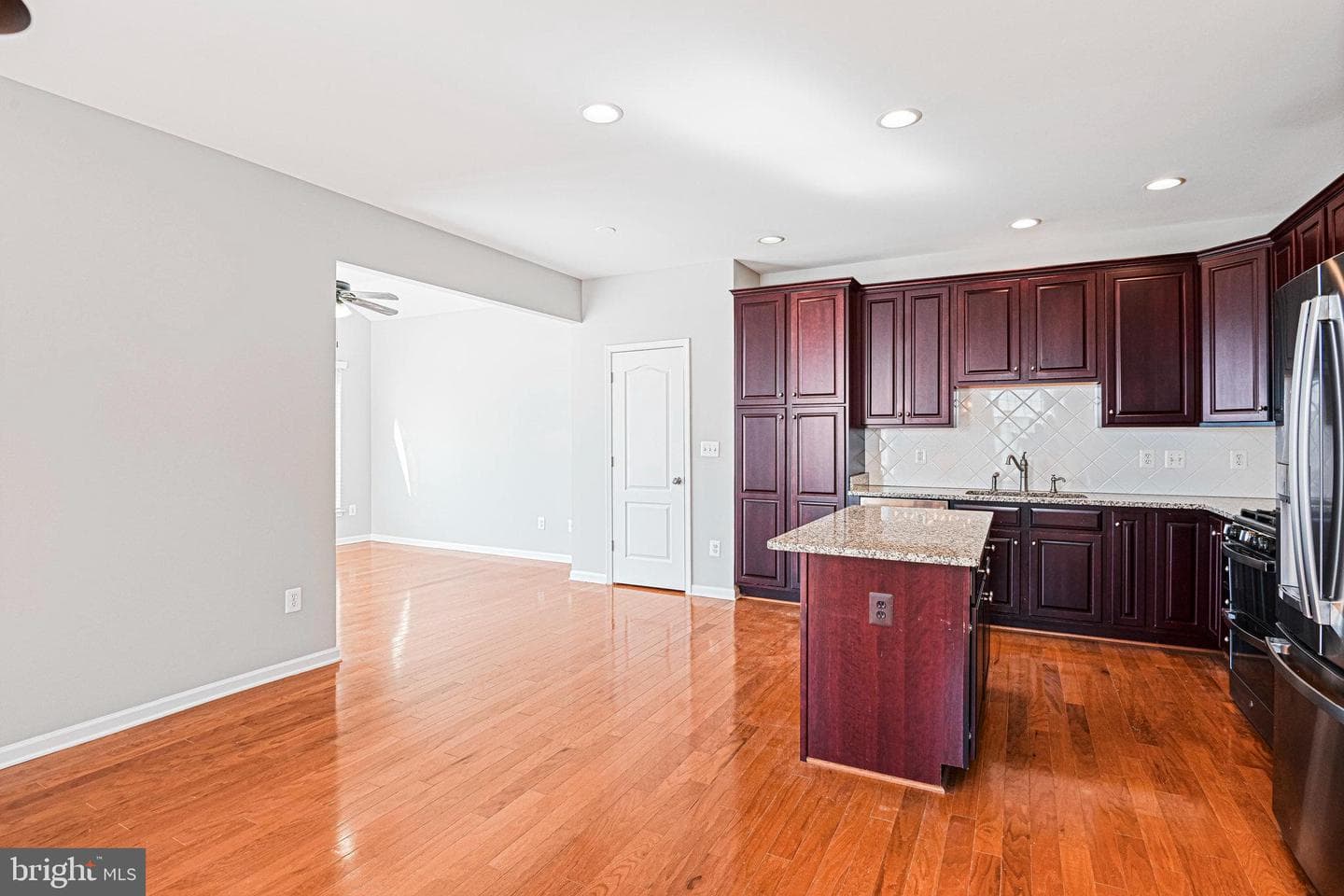 25663 America Square photo 18