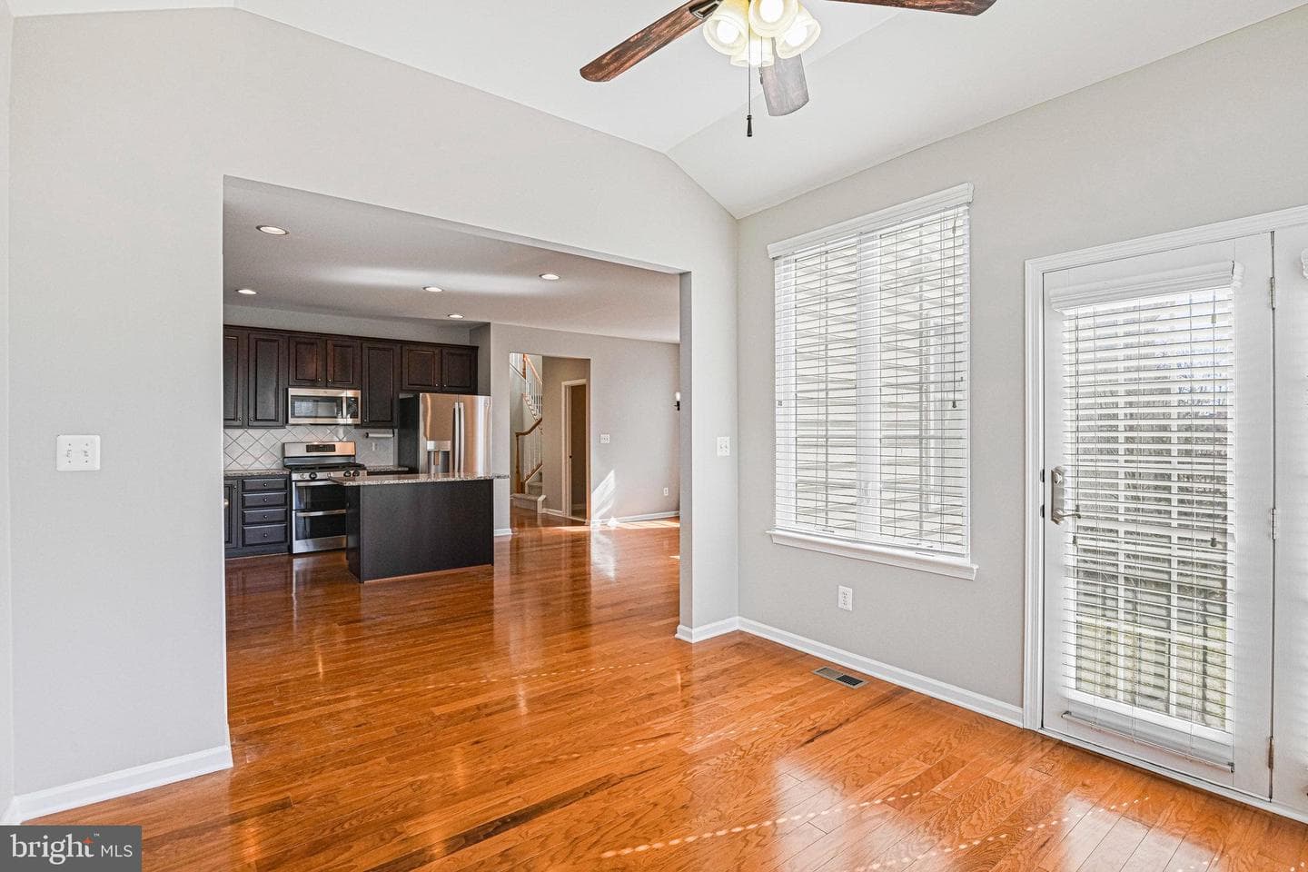 25663 America Square photo 20