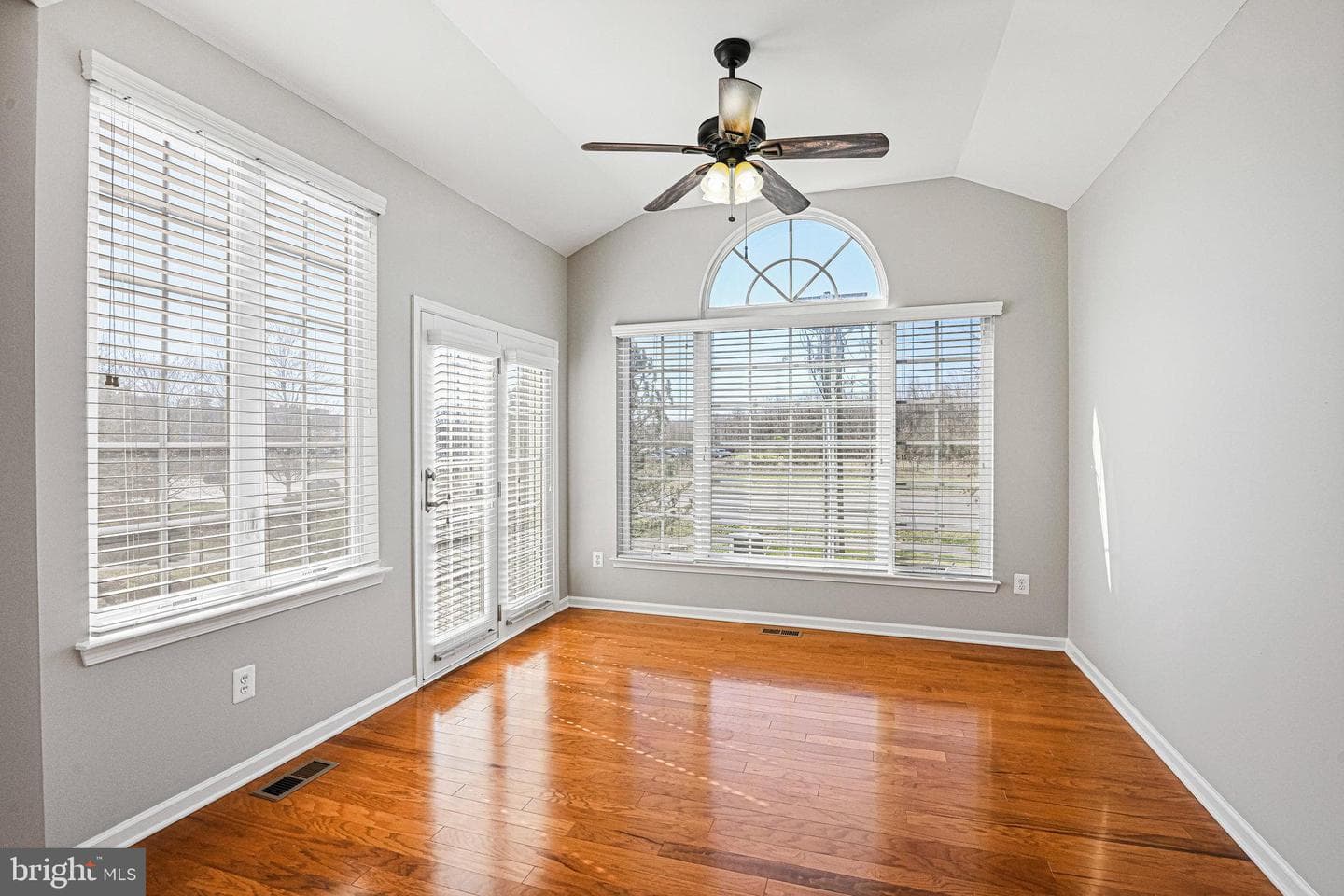 25663 America Square photo 21