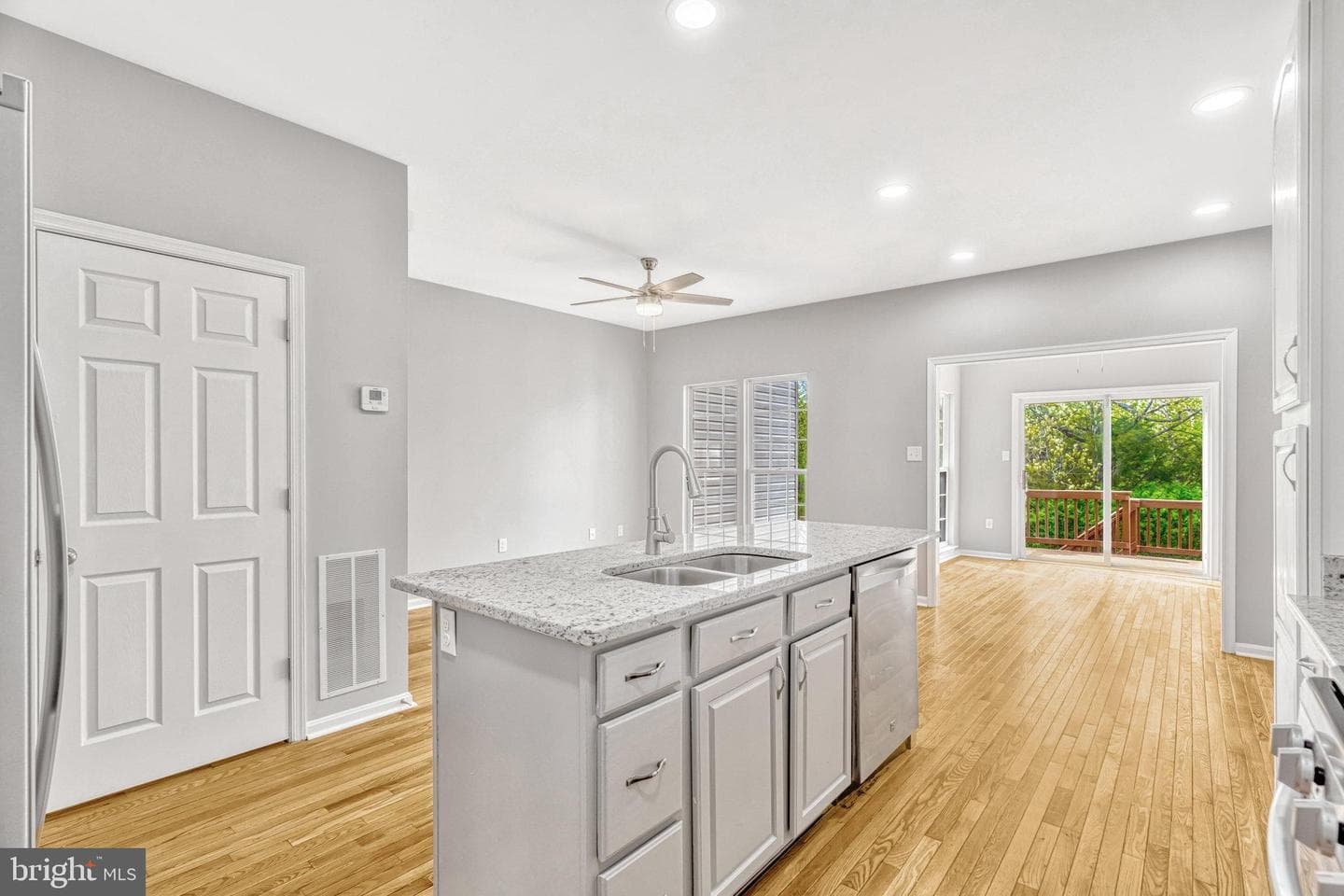 45560 Grand Central Square photo 12