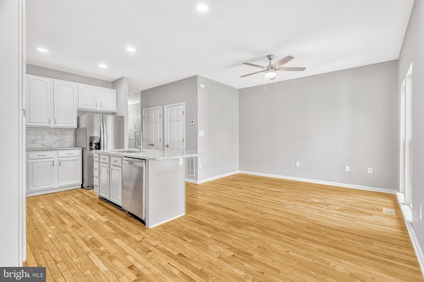 45560 Grand Central Square photo 13