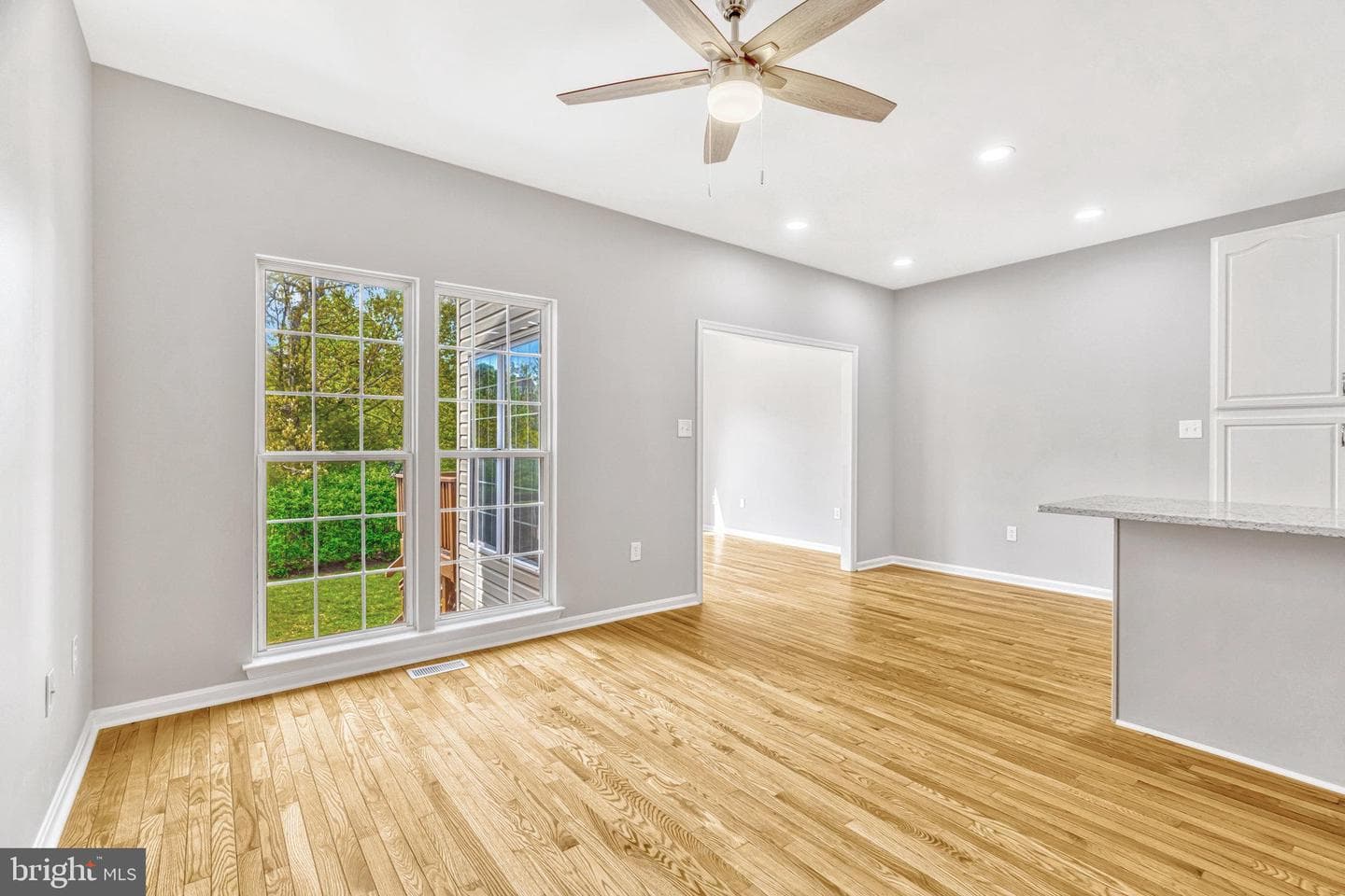 45560 Grand Central Square photo 15
