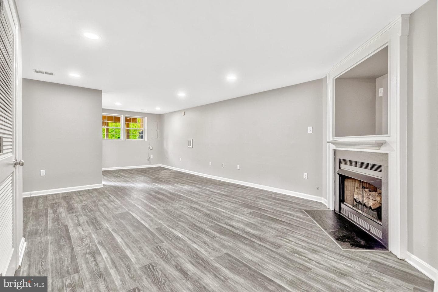 45560 Grand Central Square photo 22