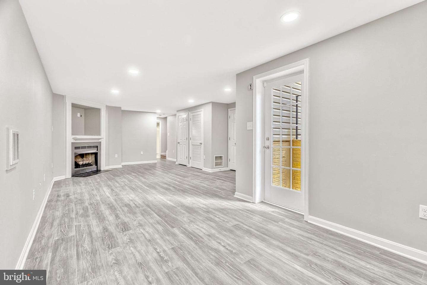 45560 Grand Central Square photo 23