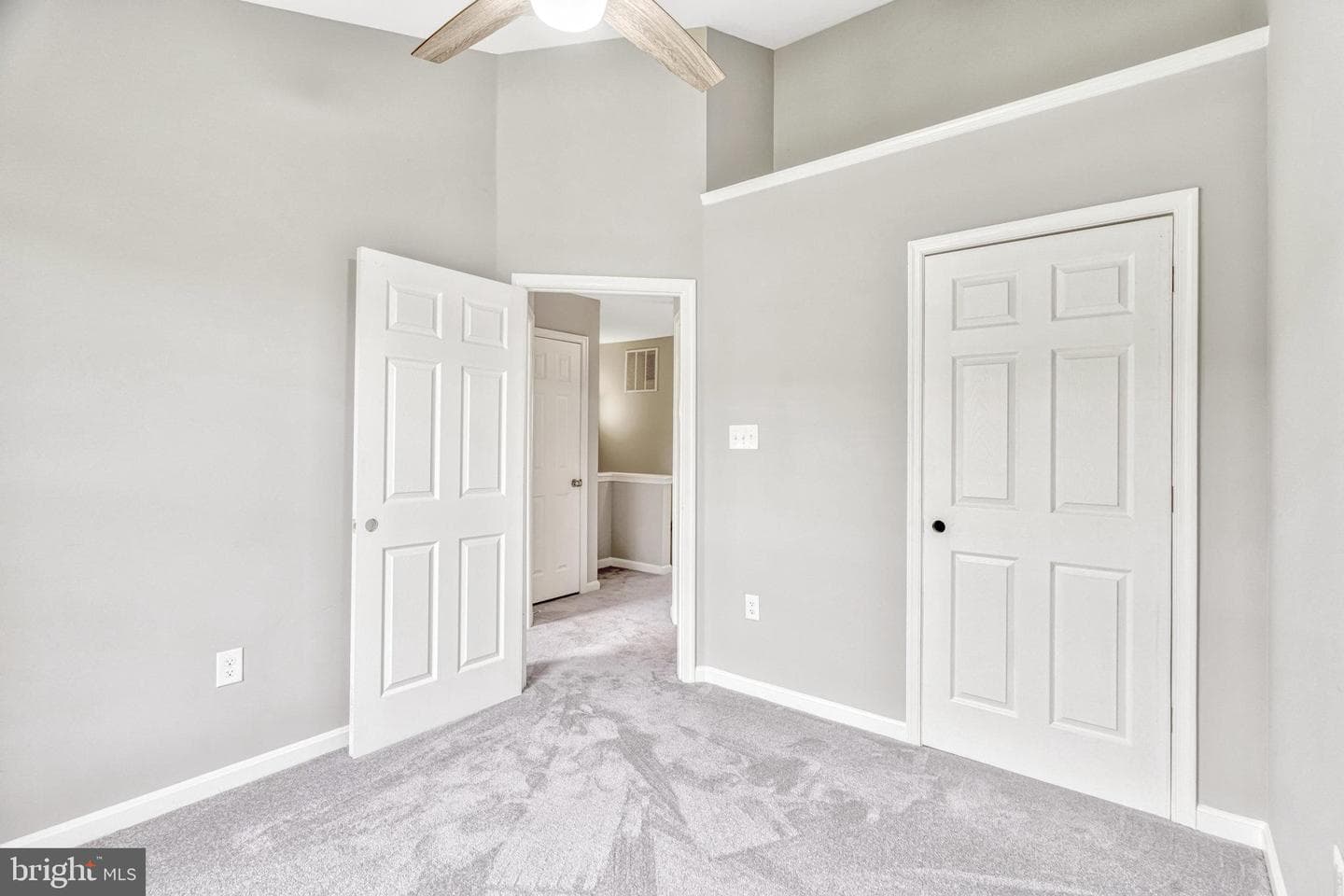 45560 Grand Central Square photo 34