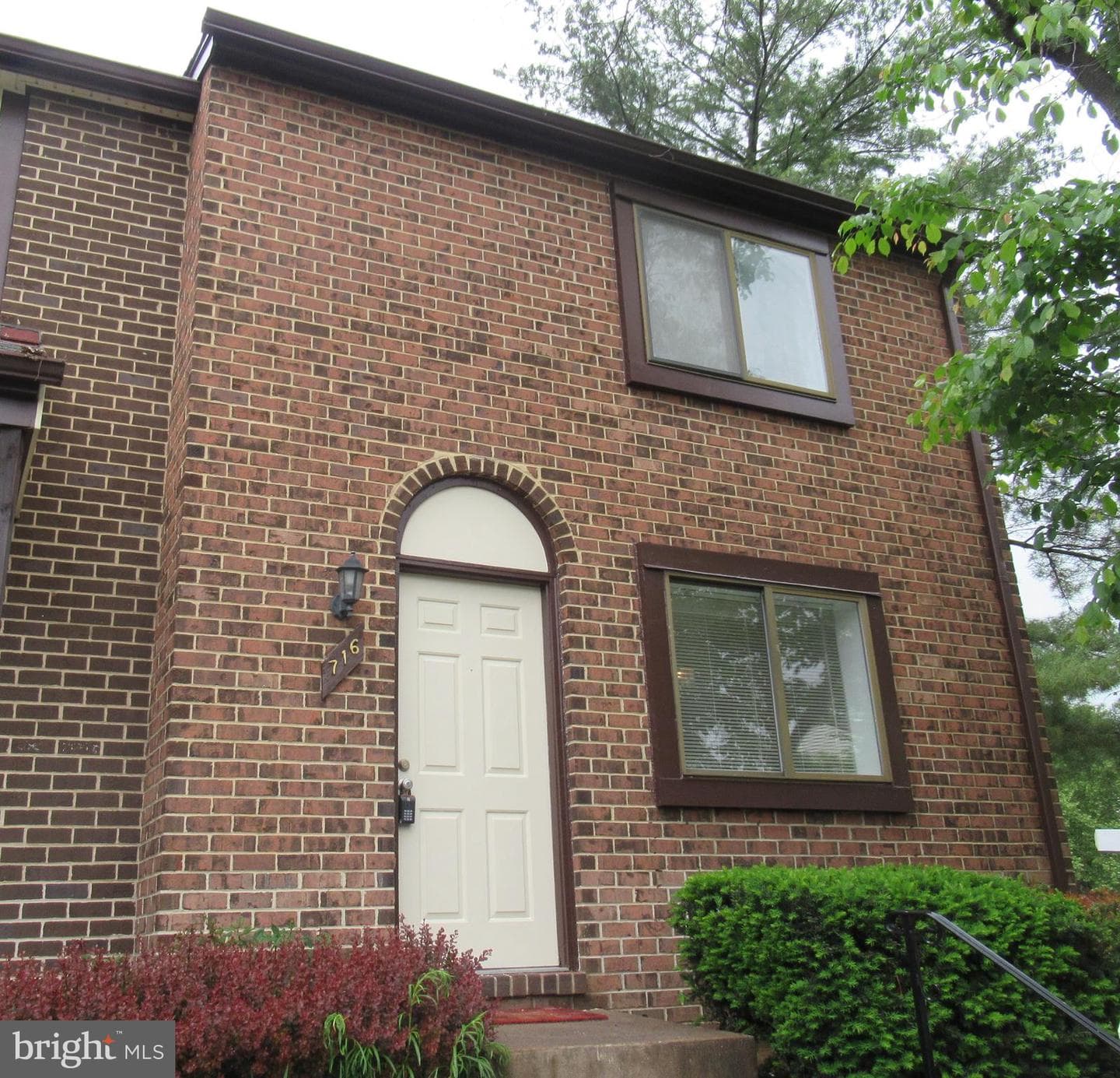 716 Giles Place photo 1