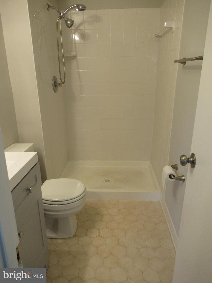 716 Giles Place photo 19
