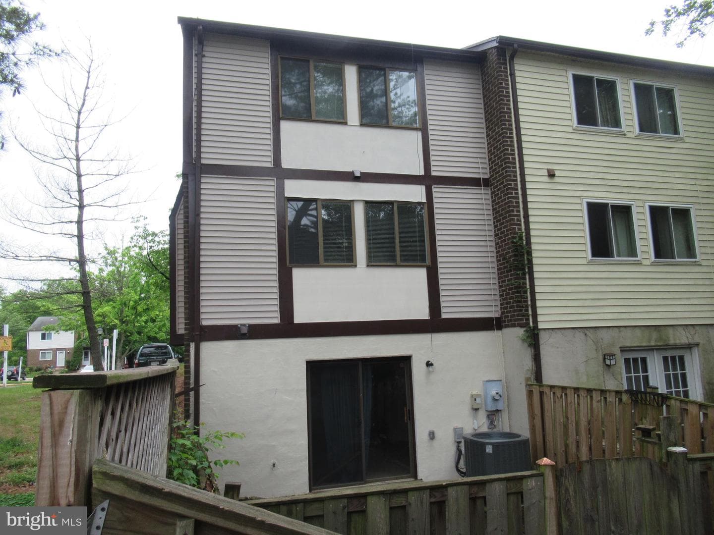 716 Giles Place photo 2