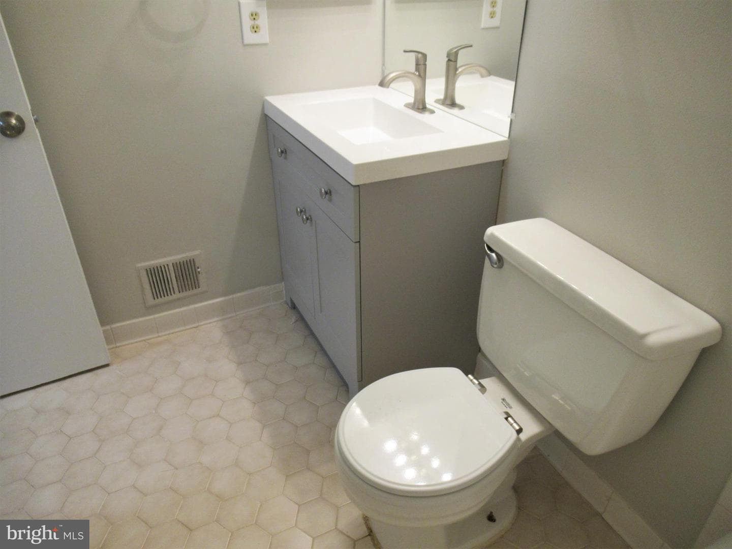 716 Giles Place photo 23