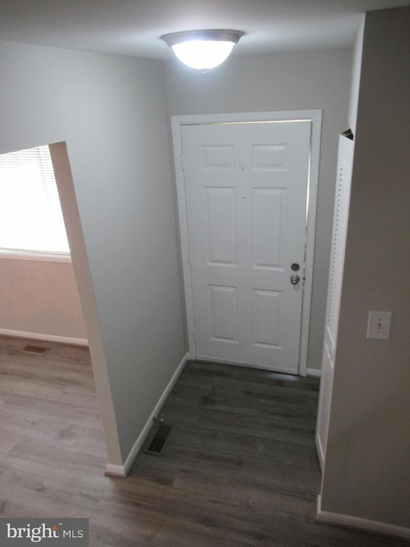 716 Giles Place photo 4
