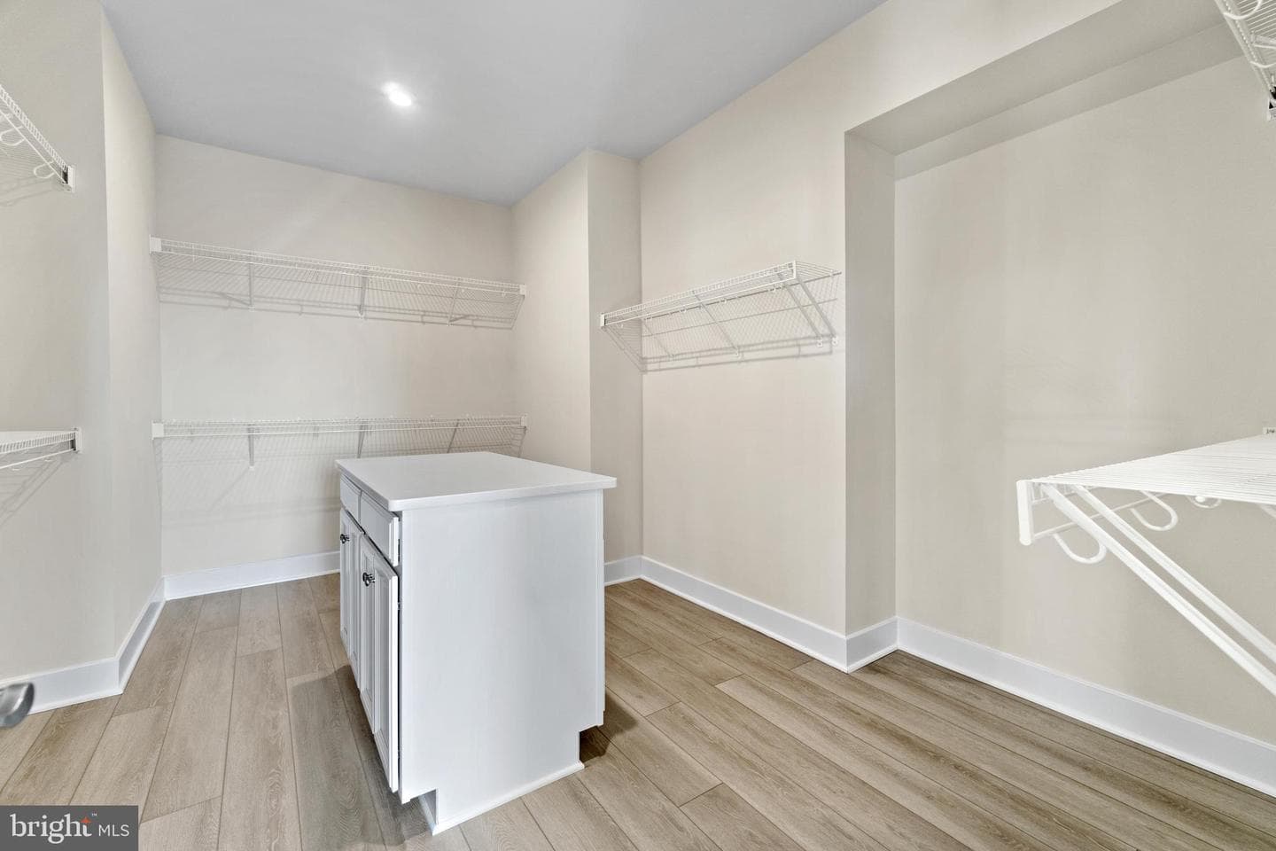 943 Warlander Drive SW photo 22