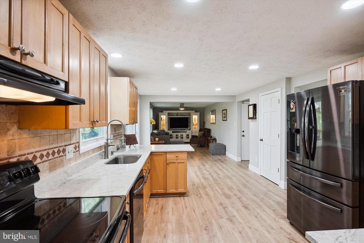 106 Almey Court photo 18
