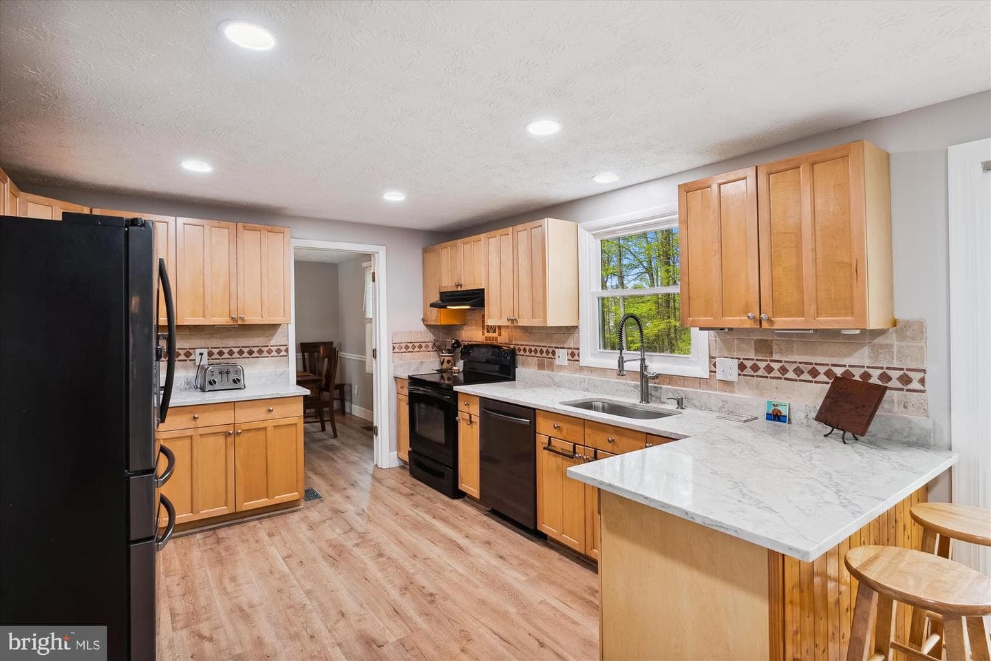 106 Almey Court photo 19