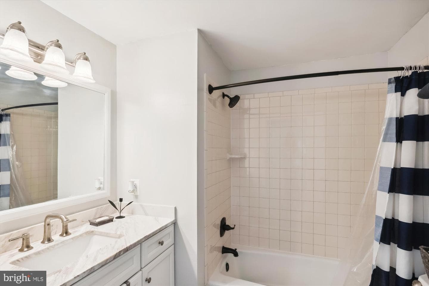 106 Almey Court photo 42