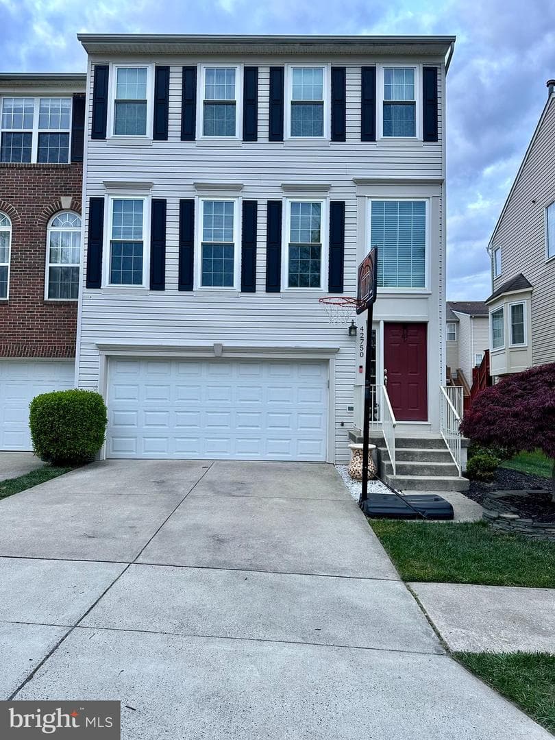 42750 Shaler Street photo 2