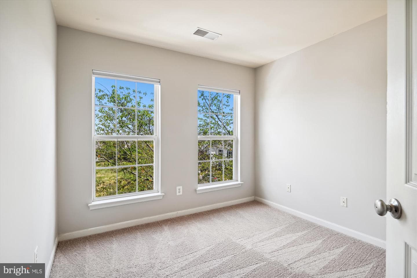 44219 Suscon Square photo 22