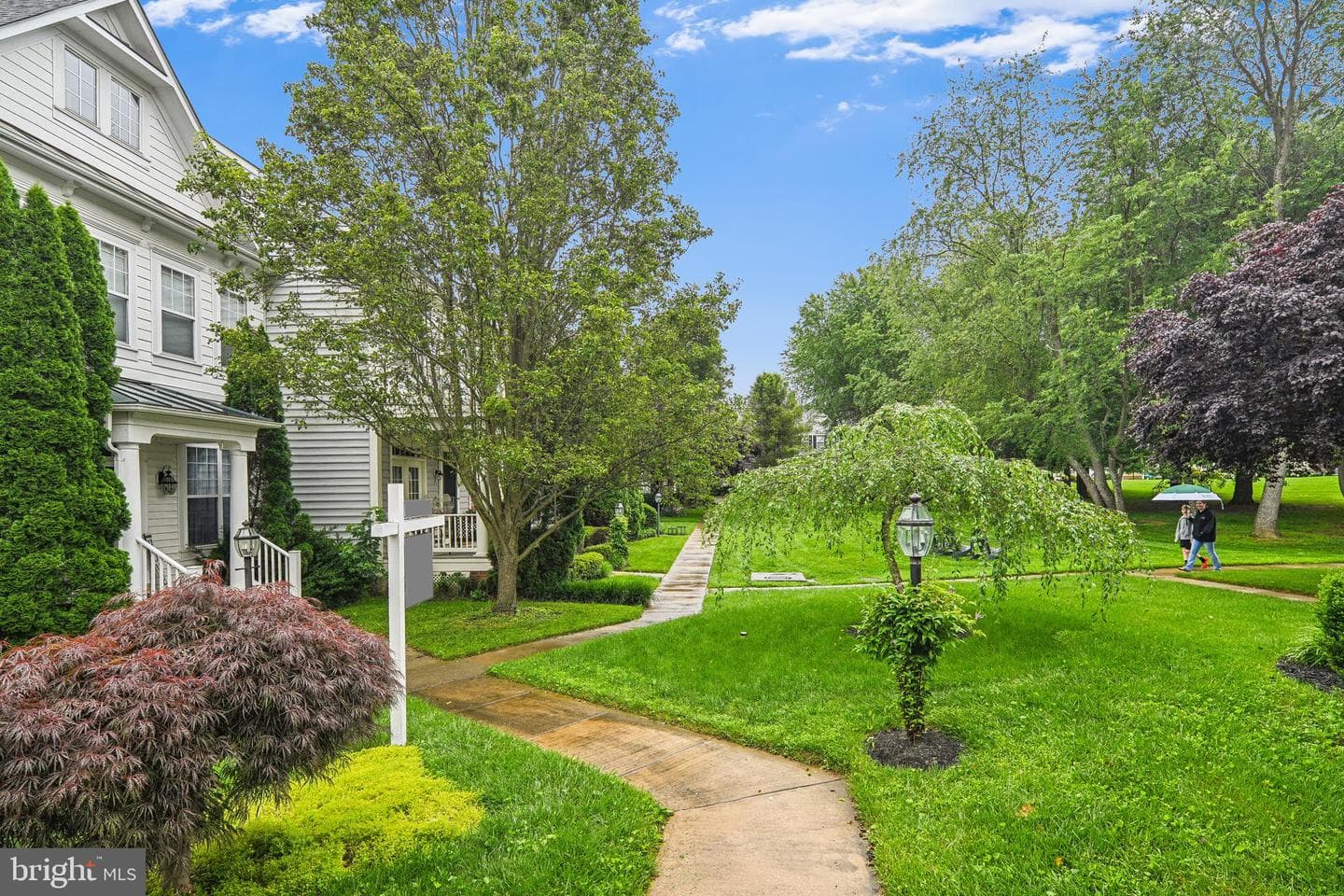 525 Gentlewood Square photo 3