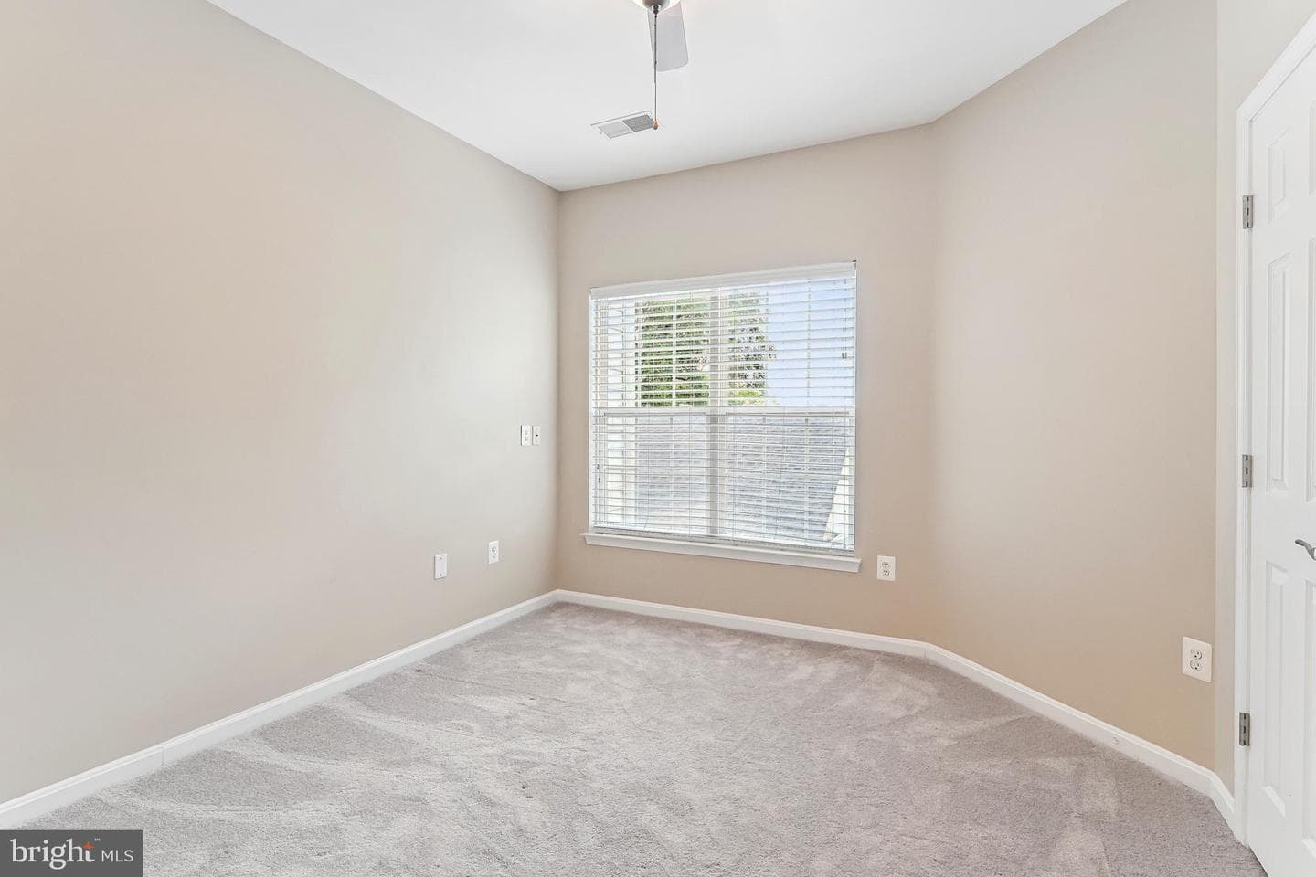 525 Gentlewood Square photo 31