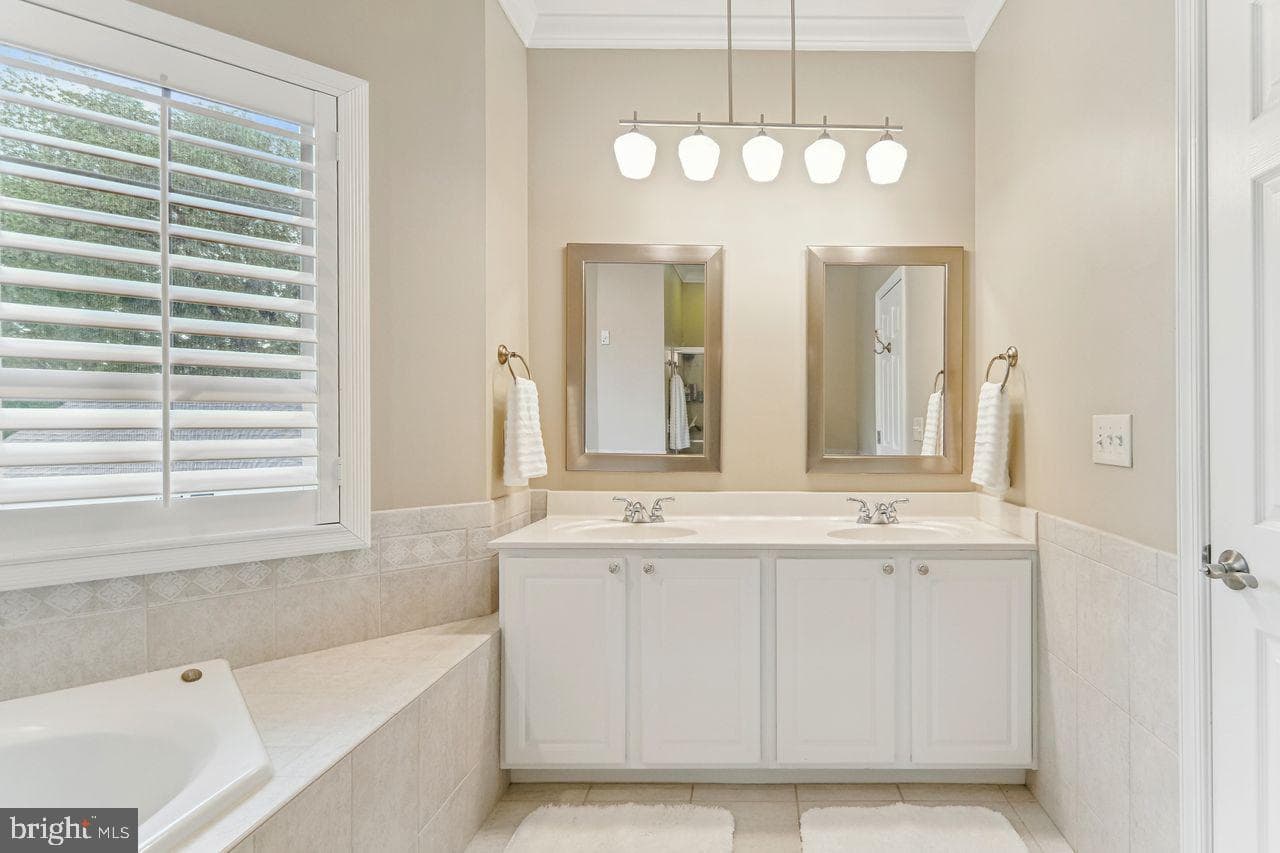 525 Gentlewood Square photo 35