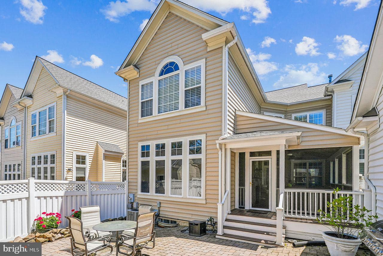 525 Gentlewood Square photo 41