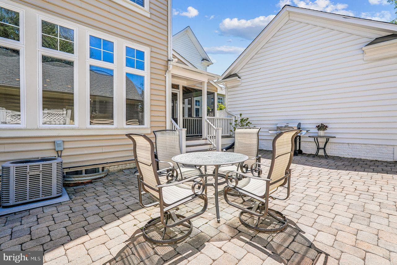 525 Gentlewood Square photo 42