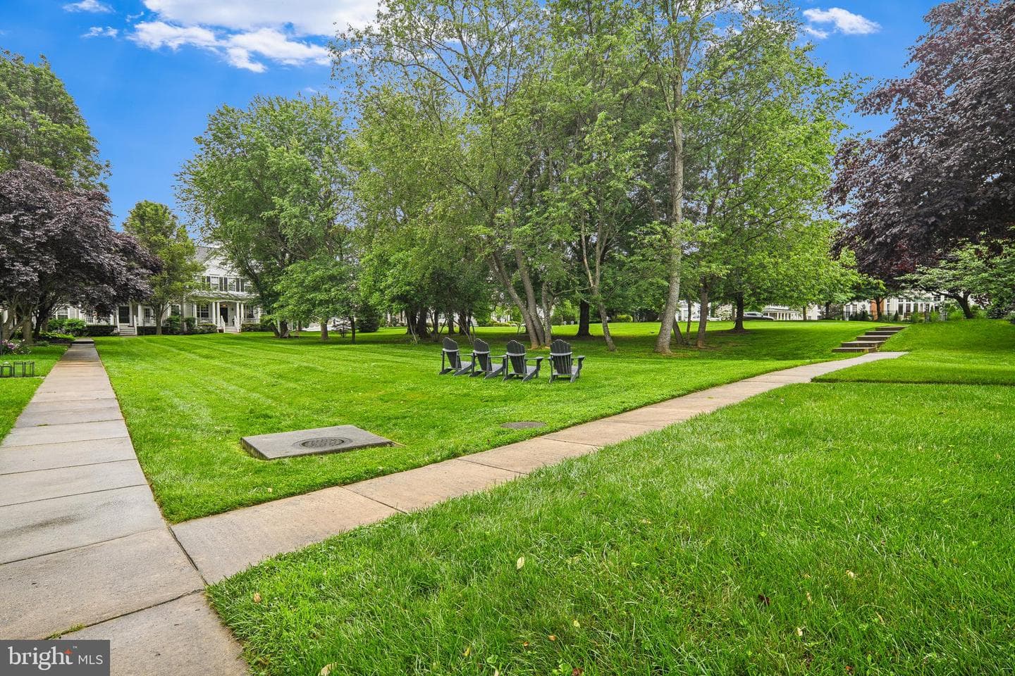525 Gentlewood Square photo 5