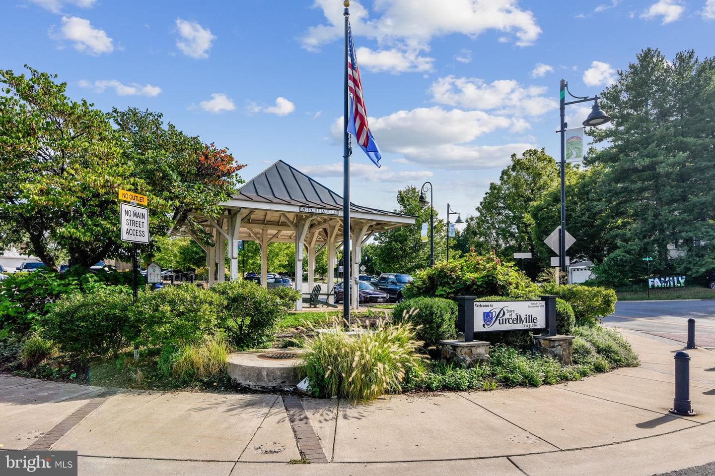 525 Gentlewood Square photo 57