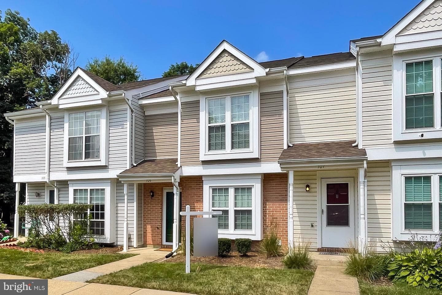 106 Saint Charles Square photo 1