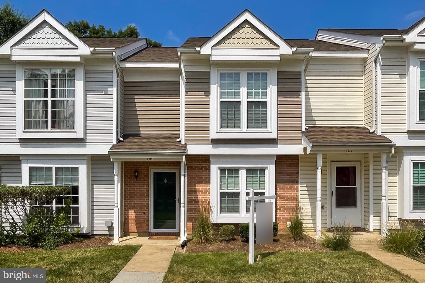 106 Saint Charles Square photo 2