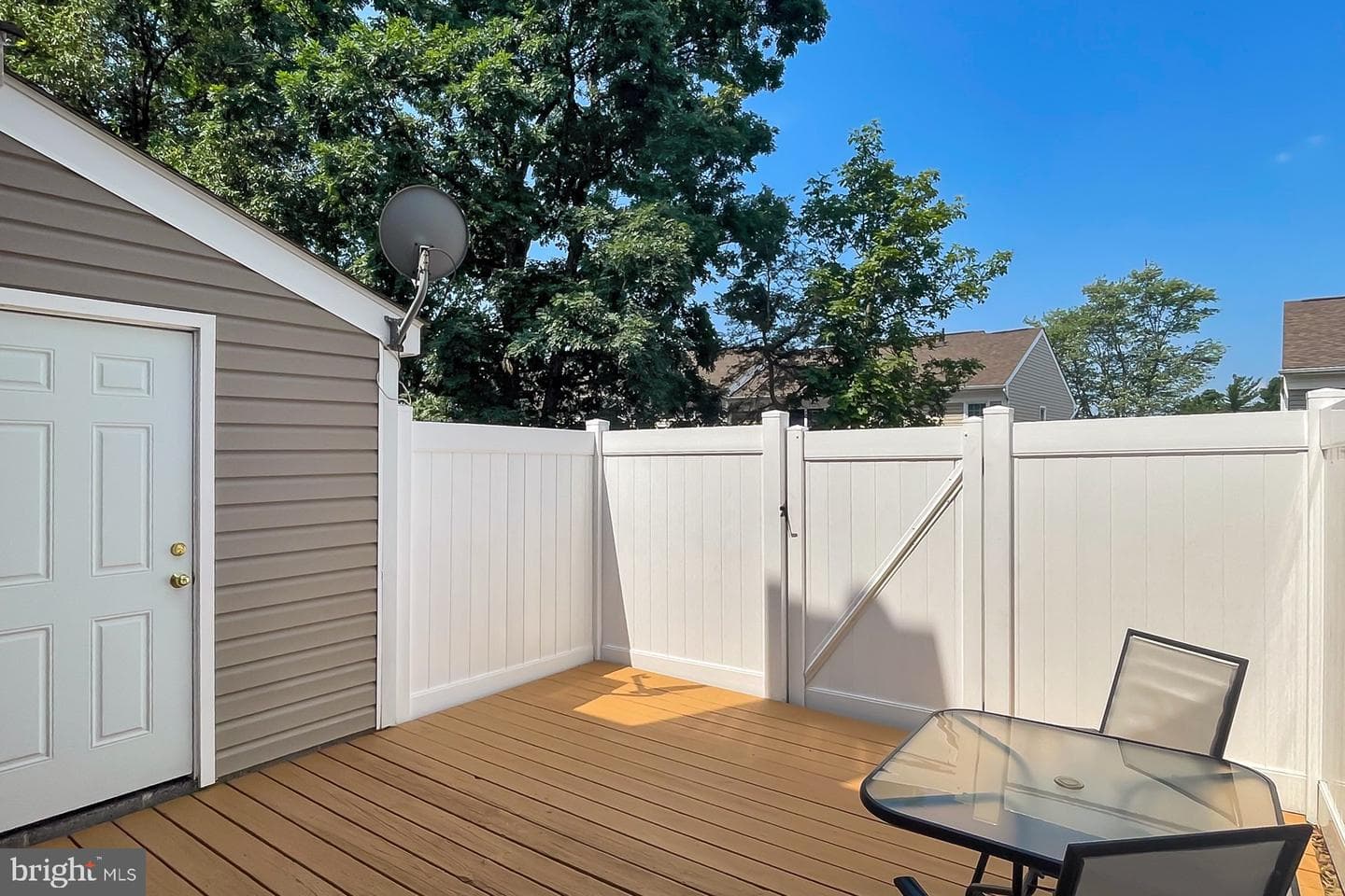 106 Saint Charles Square photo 28