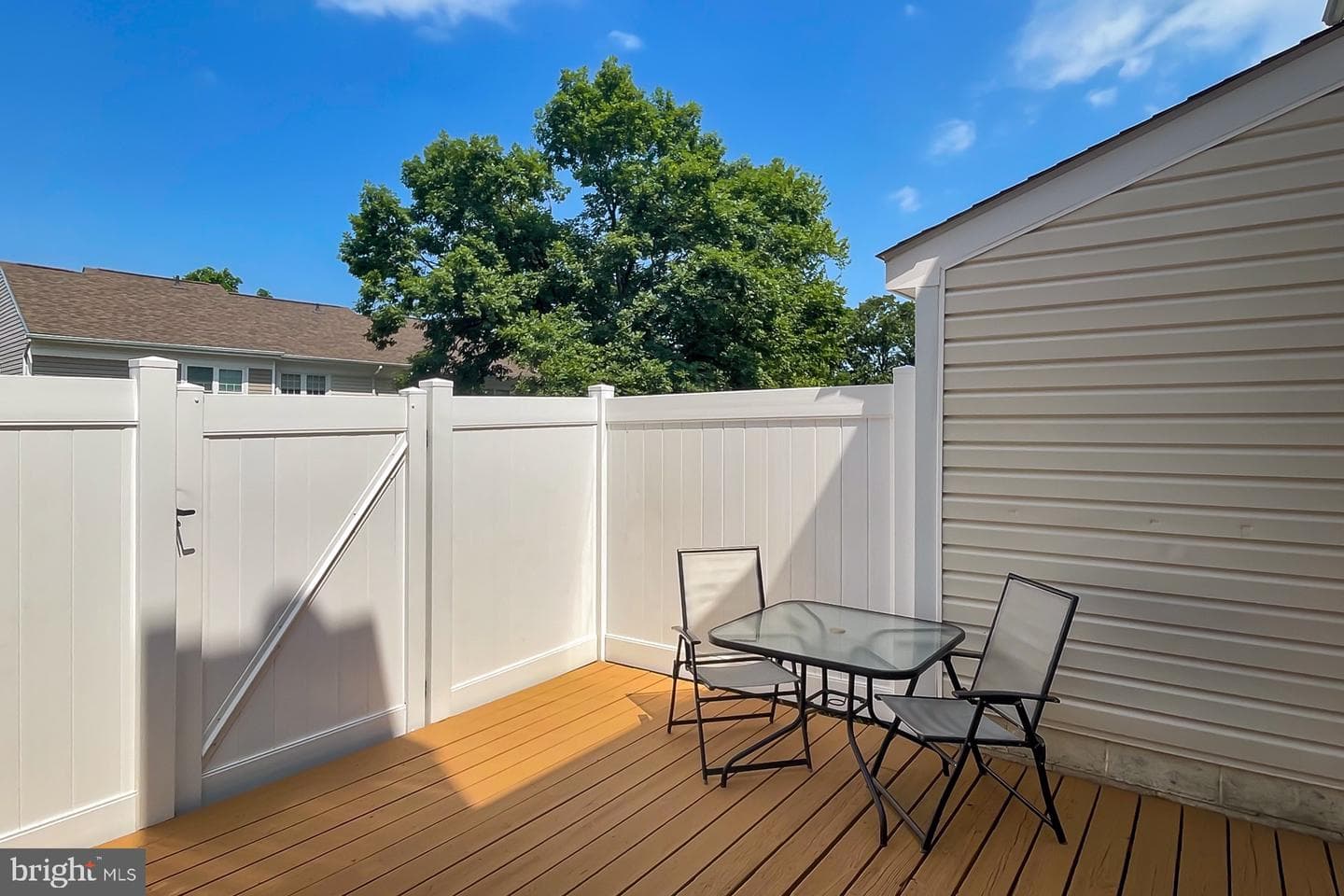 106 Saint Charles Square photo 29