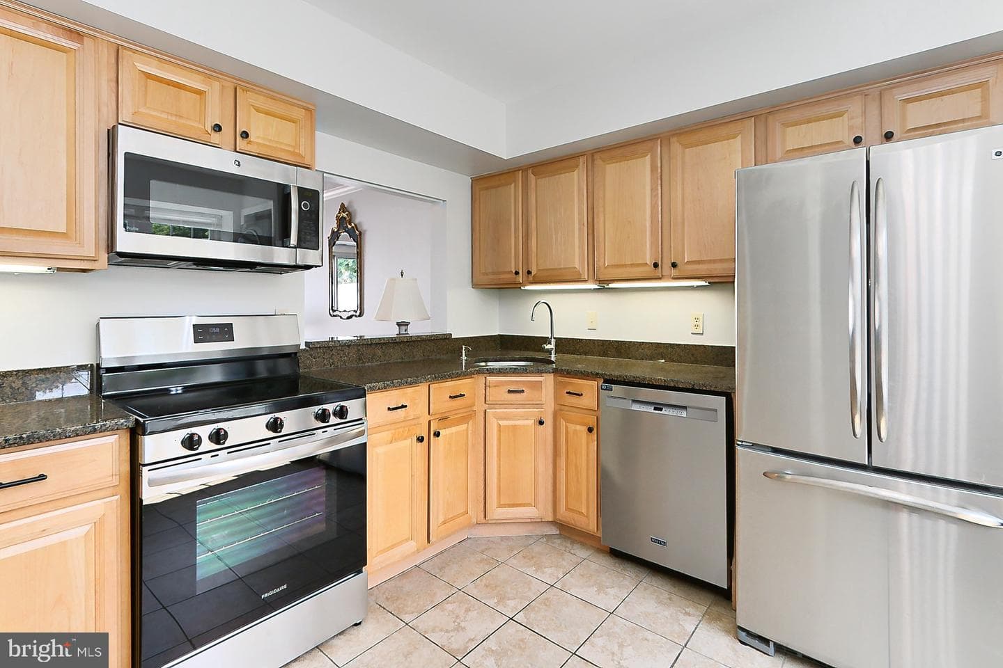 106 Saint Charles Square photo 7