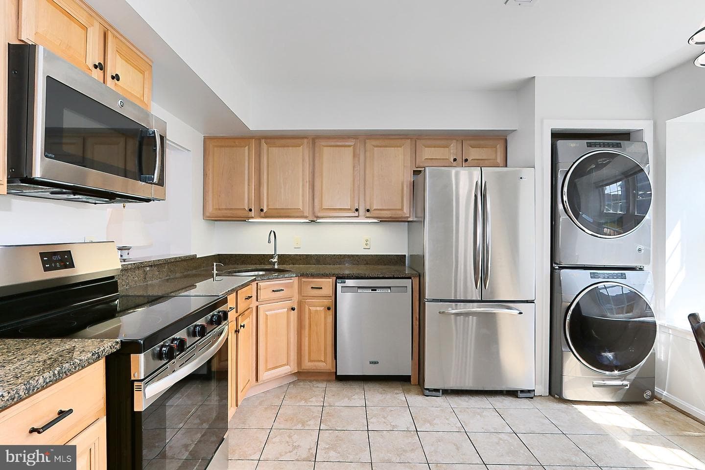 106 Saint Charles Square photo 9