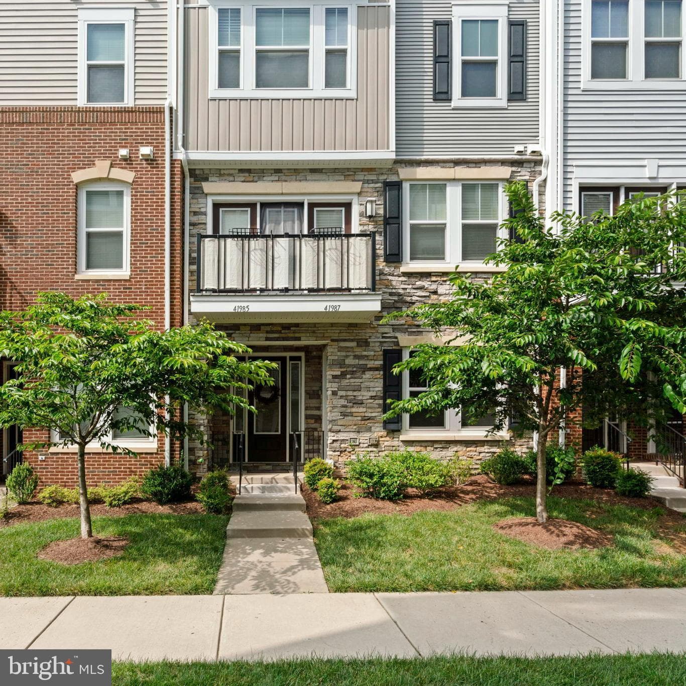 41985 White Mills Terrace photo 1